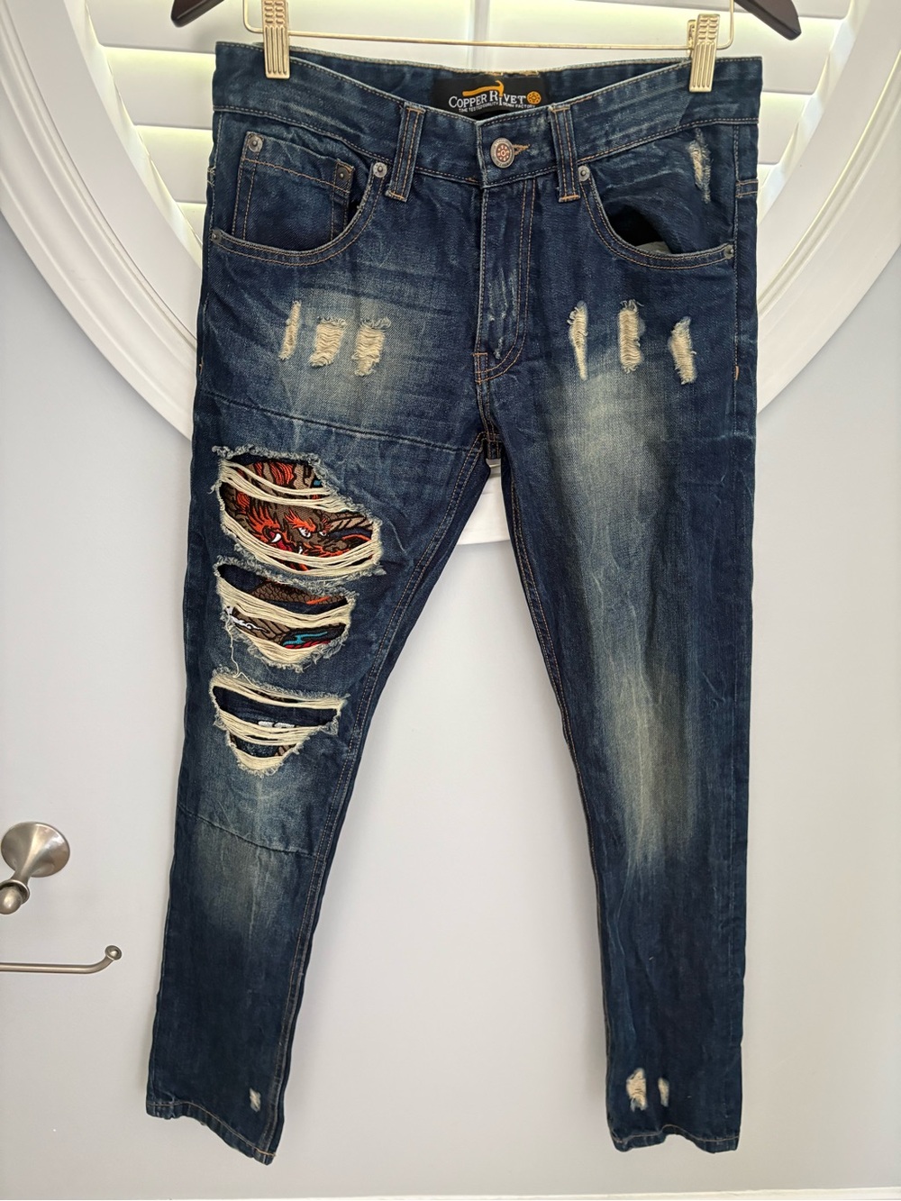 Copper Rivet men's blue distressed jeans w/ embroidered dragon patches 30 x 32